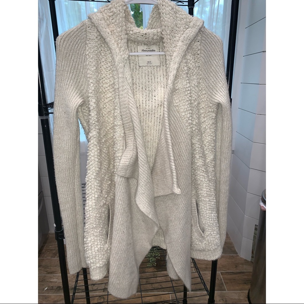 Very comfortable cardigan lightly worn